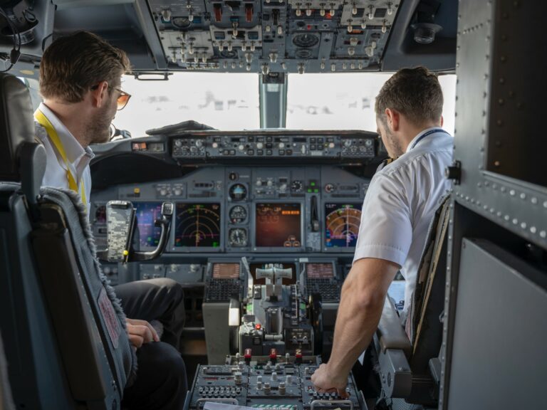 Piloti di aereo: il problema della doppia residenza fiscale, scopri in quale paese presentare la dichiarazione dei redditi Piloti di aereo: il problema della doppia residenza fiscale, scopri in quale paese presentare la dichiarazione dei redditi