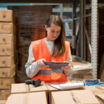 Gestione dell'inventario,Ottimizzazione delle scorte,Software di gestione magazzino,Metodi di valutazione dell'inventario (FIFO, LIFO, costo medio ponderato),Impatto fiscale dell'inventario,Normative sull'inventario di magazzino,Efficienza operativa e inventario,Tecnologie per l'inventario (RFID, codici a barre),Controllo e audit dell'inventario,Strategie di riduzione dei costi di magazzino,Pianificazione della domanda e dell'offerta,Miglioramento del flusso di cassa attraverso la gestione dell'inventario,Conformità fiscale e gestione dell'inventario,Rischi e sfide nella gestione dell'inventario,Caso di studio sulla gestione dell'inventario