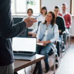 In un'epoca in cui i dati svolgono un ruolo cruciale nelle decisioni strategiche, la formazione di esperti in Data Science diventa essenziale per migliorare l'efficienza e l'efficacia delle amministrazioni pubbliche. In quest'ottica, l'Università di Tor Vergata ha lanciato un nuovo master in Data Science per il processo decisionale pubblico, sviluppato in collaborazione con l'Agenzia delle Entrate. Questo innovativo percorso formativo mira a dotare i futuri leader del settore pubblico delle competenze necessarie per sfruttare al meglio i dati nella gestione e nell'implementazione delle politiche pubbliche. La Collaborazione tra Università e Agenzia delle Entrate La partnership tra l'Università di Tor Vergata e l'Agenzia delle Entrate è un esempio virtuoso di sinergia tra il mondo accademico e quello istituzionale. La convenzione siglata tra le due entità prevede la condivisione di competenze, risorse e conoscenze per creare un programma di formazione altamente specializzato. L'Agenzia delle Entrate, con la sua vasta esperienza nella gestione dei dati fiscali e nella digitalizzazione dei processi, apporta un contributo significativo al master. L'Università di Tor Vergata, dal canto suo, mette a disposizione la sua eccellenza accademica e la capacità di sviluppare corsi di formazione avanzati e aggiornati alle esigenze del mercato e della società. Obiettivi del Master Il master in Data Science per il processo decisionale pubblico ha diversi obiettivi chiave: Formare esperti in Data Science: Dotare i partecipanti delle competenze tecniche e analitiche necessarie per gestire e interpretare grandi volumi di dati. Supportare il processo decisionale: Insegnare come utilizzare i dati per prendere decisioni informate e basate su evidenze concrete, migliorando così l'efficacia delle politiche pubbliche. Promuovere l'innovazione: Favorire l'adozione di tecnologie avanzate e di metodi innovativi nella gestione delle informazioni pubbliche. Creare una cultura del dato: Diffondere l'importanza dell'uso dei dati all'interno delle amministrazioni pubbliche e promuovere una cultura basata sull'evidenza. Struttura del Corso Il master è strutturato in moduli che coprono diverse aree della Data Science e del processo decisionale pubblico. Alcuni dei principali argomenti trattati includono: Analisi dei dati: Tecniche di raccolta, gestione e analisi dei dati. Machine Learning e Intelligenza Artificiale: Applicazioni pratiche di AI e machine learning nelle politiche pubbliche. Statistica e Modelli Predittivi: Utilizzo di modelli statistici per previsioni e analisi delle tendenze. Ethics and Data Privacy: Aspetti etici e legali legati all'uso dei dati, con un focus particolare sulla privacy e sulla protezione dei dati personali. Big Data e Cloud Computing: Gestione di grandi volumi di dati e utilizzo di tecnologie di cloud computing. Docenti e Relatori Il corpo docente del master è composto da esperti di alto livello provenienti sia dal mondo accademico che dall'Agenzia delle Entrate. La presenza di professionisti con esperienza diretta nella gestione dei dati pubblici garantisce che il programma offra una formazione pratica e orientata alle reali esigenze delle amministrazioni pubbliche. Opportunità di Carriera I partecipanti al master in Data Science per il processo decisionale pubblico avranno l'opportunità di sviluppare competenze altamente richieste nel mercato del lavoro. Le competenze acquisite apriranno numerose possibilità di carriera, sia all'interno delle amministrazioni pubbliche che in aziende private che collaborano con il settore pubblico. Benefici per le Amministrazioni Pubbliche L'implementazione di competenze avanzate in Data Science all'interno delle amministrazioni pubbliche offre numerosi benefici: Miglioramento della gestione dei dati: Processi più efficienti e accurati nella gestione delle informazioni. Decisioni più informate: Politiche pubbliche basate su dati concreti e analisi approfondite. Maggiore trasparenza: Una gestione dei dati più trasparente e accessibile, che favorisce la fiducia dei cittadini. Innovazione continua: Capacità di adottare e integrare nuove tecnologie e metodi analitici. Conclusioni Il lancio del master in Data Science per il processo decisionale pubblico, frutto della collaborazione tra l'Università di Tor Vergata e l'Agenzia delle Entrate, rappresenta un passo significativo verso l'innovazione e l'efficienza nel settore pubblico. Formare esperti capaci di utilizzare i dati per migliorare le politiche e i servizi pubblici è fondamentale per affrontare le sfide del futuro e per costruire una società più informata e trasparente.