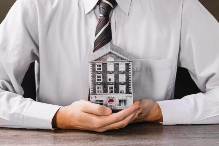 Holding immobiliare,Società semplice,Gestione patrimoniale,Pianificazione fiscale,Trasformazione societaria