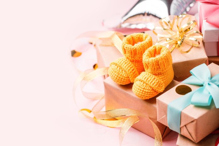 close-up-di-carta-scatola-su-tavolo