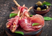 Talana in Sardegna: la patria millenaria del prosciutto di montagna tra longevità e sviluppo economico